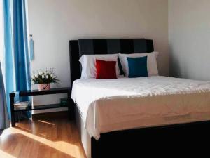 Hot Picks SmartTV Netflix Seaview Homestay Sekinchan