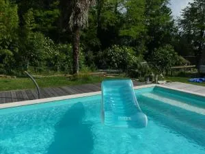 Gite unique et piscine privative dans un écrin de verdure - Caignac