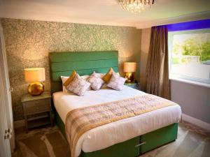 Superior Twin Suite (Pet-friendly) room in Foxfields Country Hotel