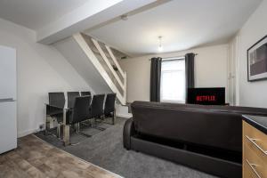 King - En-suite Flat - Kitchen - Quiet Near Shops & Bus