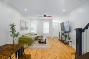 Modern + Airy Fishtown Townhouse w Arcade