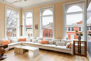 Penthouse Apartment Overlooking Downtown Mall