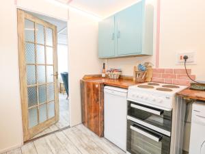 White Rabbit, Cross Lane