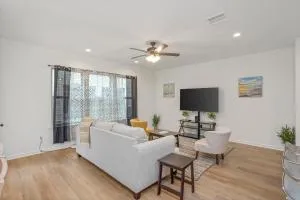 Chic Townhouse by LSU - Addis