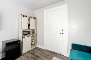 Guest Suite & Bathtub in the Village