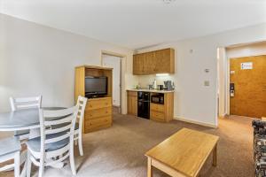 Cedarbrook One Bedroom Suite 11416