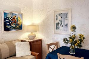 St Raphaël piscine wifi, commerces et mer à pieds