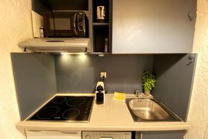 St Raphaël piscine wifi, commerces et mer à pieds