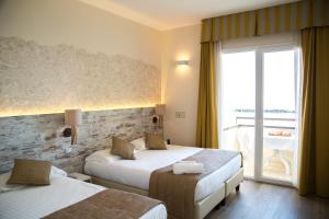 Queen Room with Two Queen Beds room in Hotel Life