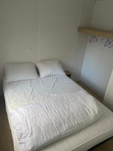 Mobil Home tout confort idéal pour 4 personnes dans le Domaine de Dugny CAMPING 4 ETOILES, Proche de Blois, du Zoo de beauval et des Châteaux de la Loire