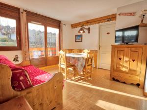 Charmant appartement au pied des pistes avec piscine et parking - FR-1-505-13