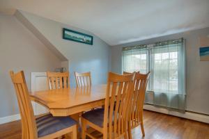 1 Mi to Windmill Beach South Yarmouth Apt!