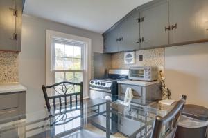 1 Mi to Windmill Beach South Yarmouth Apt!