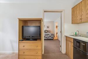 Deluxe one bedroom suite located on first floor with outdoor heated pool 11517
