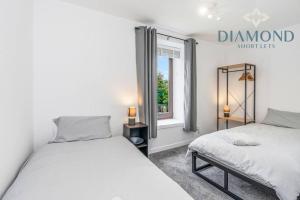 FOUNDRY - 2 Bedrooms, Fully Equipped, Free Parking, WiFi, FAVOURITE for Contractors, Long Stays Welcome, Food, Bars, Shops by Diamond Short Lets