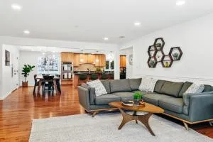 M22 Birch House - Family friendly with shared beach & large kitchen - Cedar