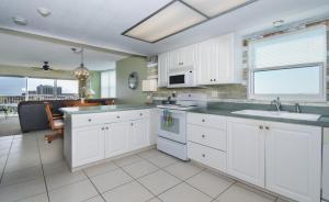 PT608 - Family Friendly Beachfront 22 condo - Walk to shoppingdining