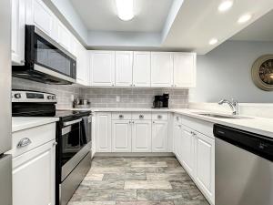 Delightful modern coastal themed 32 condo in Oceanwalk. ~OW3-303