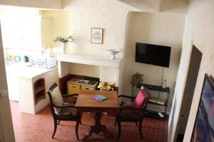 Appartements Les Arcs en plein coeur du village medieval : photos des chambres