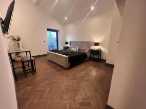 Marmalade Barn Guest Suite with wet room - Dunstall