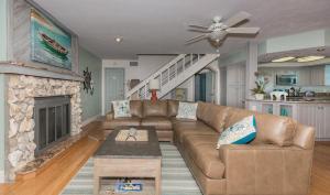 Beachfront Dream Home 4 bedroom 3 bath. 6060S