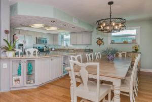 Beachfront Dream Home 4 bedroom 3 bath. 6060S