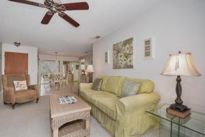Beautifully updated bright and cheery 2nd story condo near pool beach access- SC261