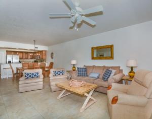 Gorgeous 3 Bed 2 Bath Condo with Peek A Boo Views of the Ocean. OW20-404