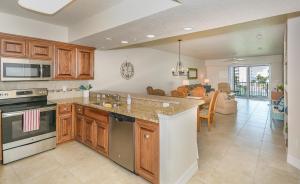 Gorgeous 3 Bed 2 Bath Condo with Peek A Boo Views of the Ocean. OW20-404