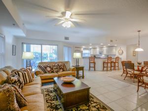 Lovely 32 Corner Unit with 3 Balconies and Fountain Views OW11-201 - 4hvězdičkové hotely ve městě New Smyrna Beach