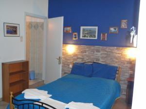 Apergis Rooms Syros Greece