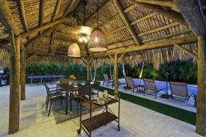 Hideaway Palms - Gulf Stream