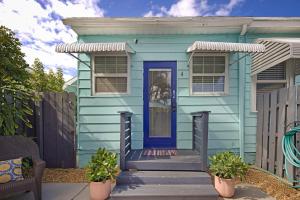 Steps to Beach & Downtown! Cozy Beach Bungalow #4