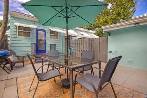 Steps to Beach & Downtown! Cozy Beach Bungalow #4