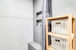 Coral Way 1-bedroom apt with fast internet Shen2