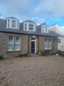 West End Dream - Invergowrie