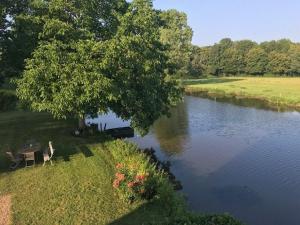 Demeure charmante bordant lIndre avec piscine, vélos, barque, canoé, pédalo et coin pêche. - FR-1-591-153