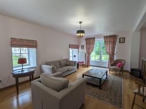 Maison de charme avec piscine couverte, vélos, barque et coin pêche, proche Châteauroux et George Sand - FR-1-591-168