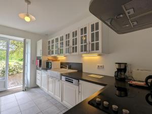 Maison de charme avec piscine couverte, vélos, barque et coin pêche, proche Châteauroux et George Sand - FR-1-591-168