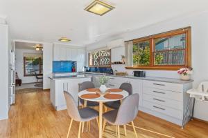 Panorama Magic - A Sandy Bay Family Escape