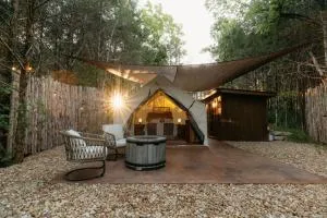 Cozy Unique Glamping on 53 acres - Bedrock Site - Walnut Shade