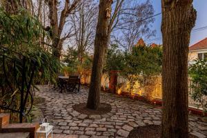Art & Curiosity Cabinet Style Appartement with Paris view, Villa des Ammonites