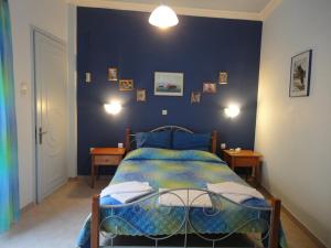 Apergis Rooms Syros Greece