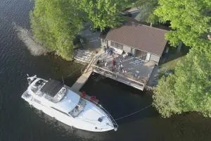 Driftwood Point Waterfront Cottage - Carden