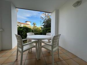 Appartements T2 Charmant avec Piscine et Parking, Proche Hendaye - FR-1-239-1005 : photos des chambres