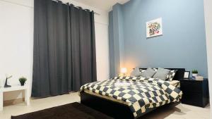 Beautiful Bedroom in Dubai Marina Near Blue water