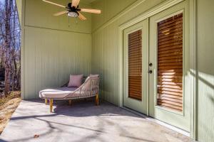 Jolly Jingle Cabin, Pickleball Court, Creek, WIFI, Mountain Views, Starting at 79"