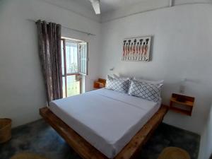 Double room, with breakfast, WIFI, 20 meters to the beach