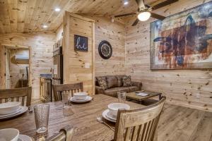 Joyful Cottage, Pickleball Court, Creek, WIFI, Mountain Views, Starting at 69"