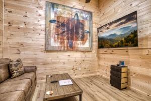 Joyful Cottage, Pickleball Court, Creek, WIFI, Mountain Views, Starting at 69"